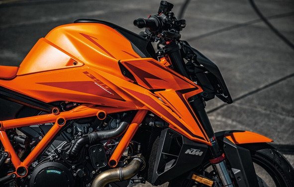 KTM-1390-SUPER-DUKE-R-3.jpg, 75 KB