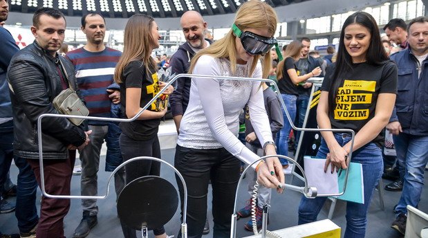 Kad pijem ne vozim na Sajmu automobila.jpg, 105 KB