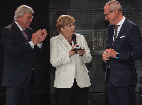 Kancelarka Angela Merkel na Opel standu_1.jpg, 40 KB