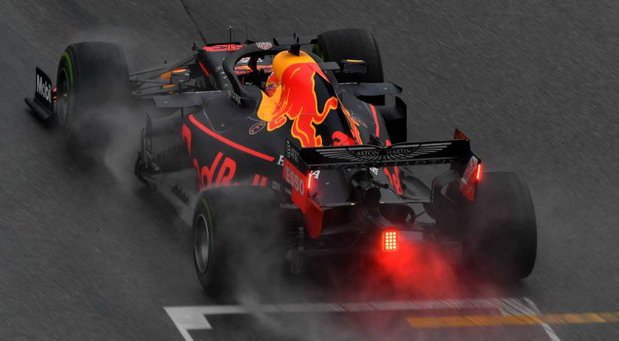 Maks-Ferstapen red bull.jpg, 46 KB