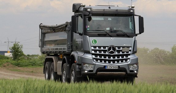 Mercedes-Benz Truck Roadshow 11.jpg, 60 KB