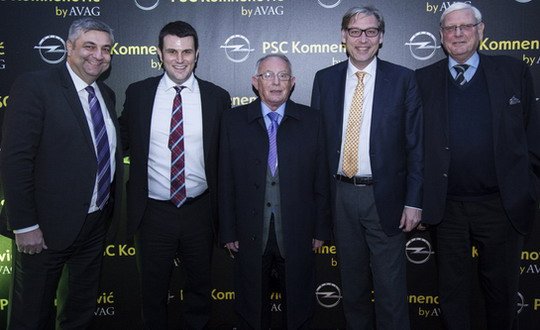 Milos Komenovic sa predstavnicima AVAGa.jpg, 48 KB