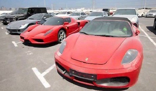 Napustena-kola-cekaju-aukciju.jpg, 42 KB