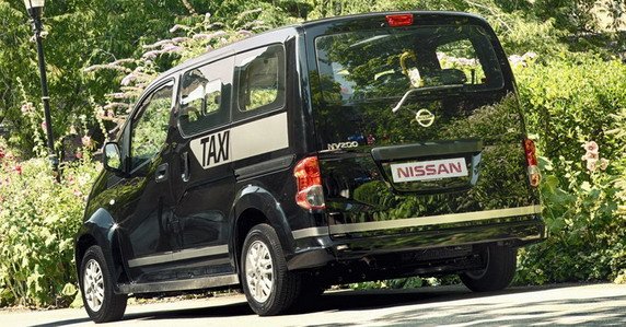 Nissan NV200 70.jpg, 93 KB