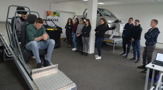 Obuka mladih vozaca u centru NAVAK (4).jpg, 64 KB