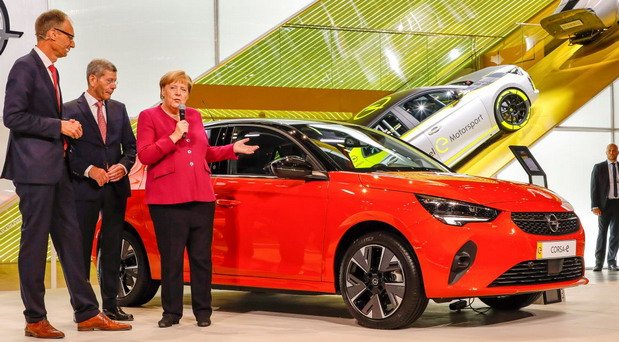 Opel-IAA-Frankfurt-Angela-Merkel.jpg, 87 KB