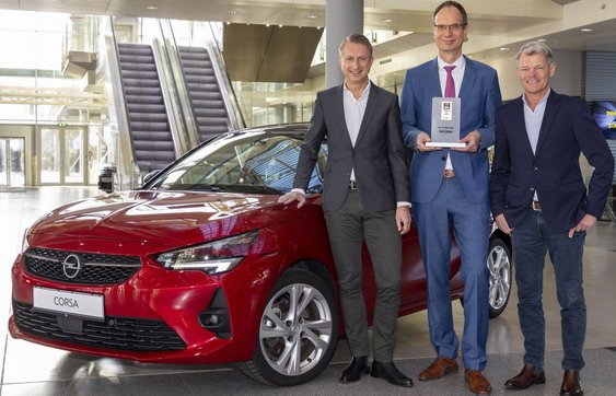 Opel-Lohscheller-Connected-Car-Award-510800.jpg, 73 KB