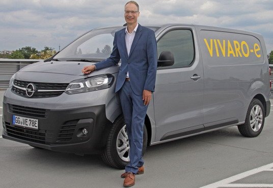 Opel-Vivaro-e-Michael-Lohscheller.jpg, 48 KB
