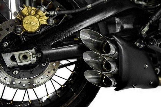 Smoke-Garage-Daytona-675R 1111.jpg, 64 KB