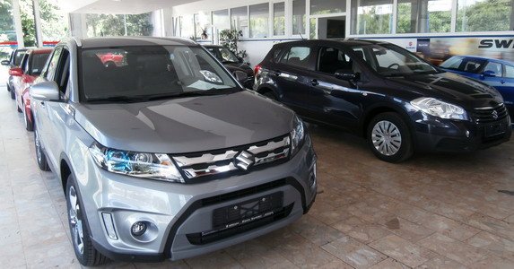 Suzuki-salon.jpg, 65 KB