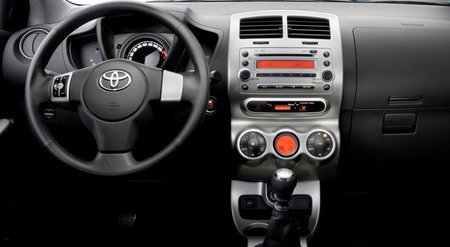 Toyota-Urban_Cruiser_2009_1024x768_wallpaper_08.jpg, 26 KB