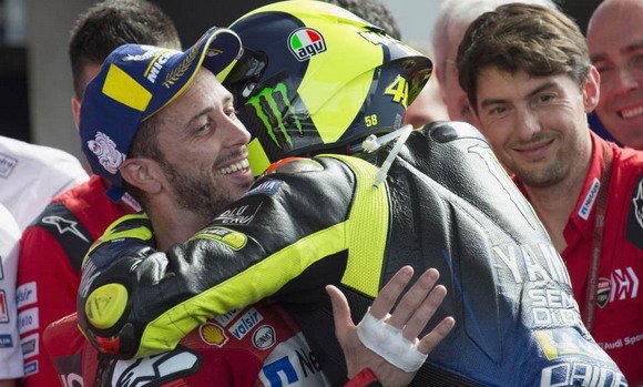 Valentino-Rosi-Andrea-Doviciozo.jpg, 78 KB