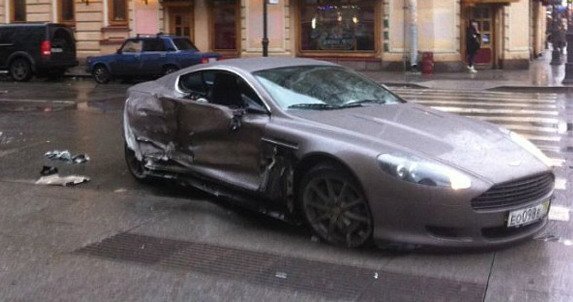 aston crash 1.jpg, 49 KB