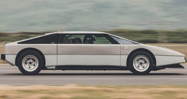aston martin bulldog.jpg, 40 KB