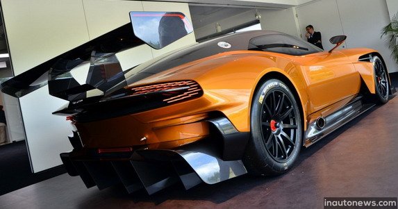 aston v 888.jpg, 53 KB