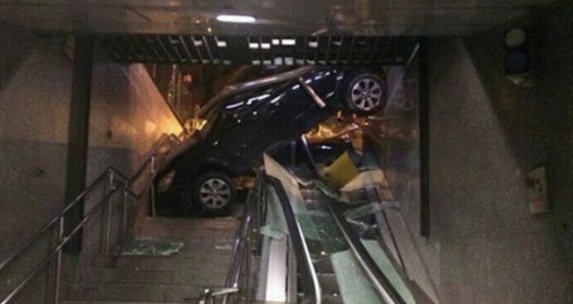 astrom-u-podzemnu.jpg, 41 KB