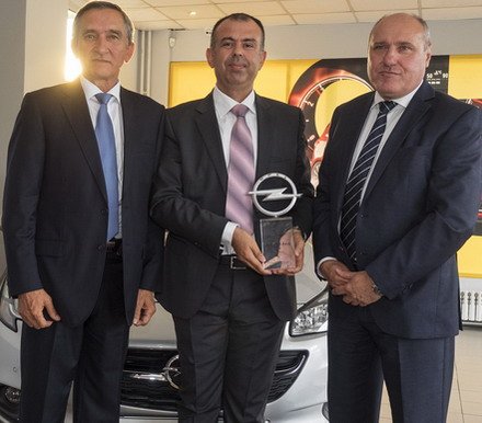 auto one Dr Karoly Wolf, Zoran Vasilevski i Dragan Nenadovic.jpg, 57 KB