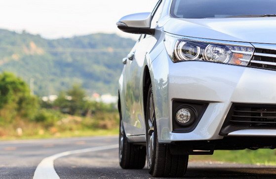 auto pored puta.jpg, 50 KB