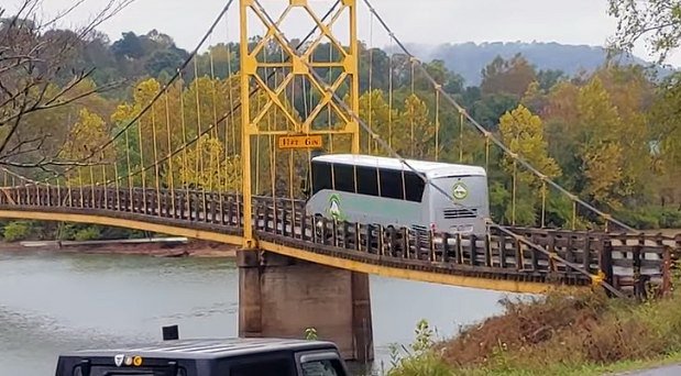 autobus most.jpg, 78 KB