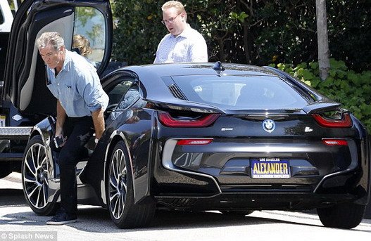 bmw i8 brosnan.jpg, 75 KB