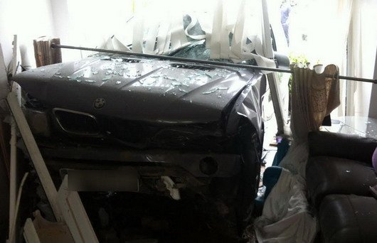 bmw x5 crash 1.jpg, 43 KB