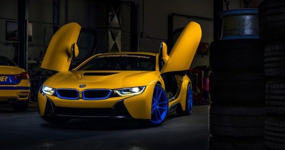 bmw-i8-u-jarkim-bojama.jpg, 40 KB
