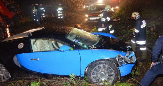 bugatti veyron crash 1.jpg, 69 KB