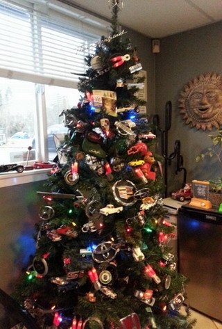 christmas-tree-decorated.jpg, 58 KB