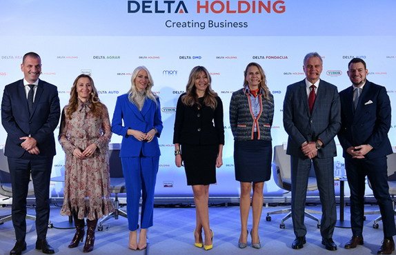 delta holding.jpg, 74 KB