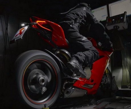 ducati-akrapovic-1.jpg, 40 KB