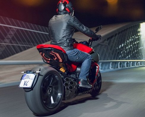 ducati-diavel-v4-5.jpg, 54 KB