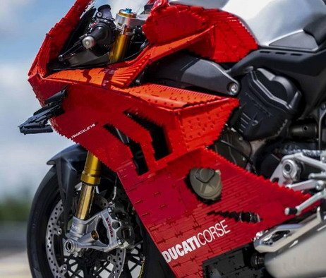 ducati-panigale-v4-r-lego-1.jpg, 61 KB