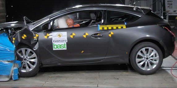 euroncap opel astra gtc.jpg, 50 KB