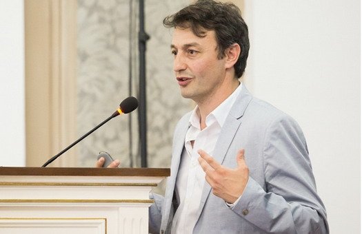 fernandez.jpg, 37 KB