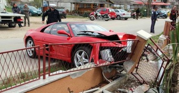 ferrari 355 gts crash 111.jpg, 77 KB