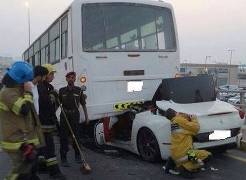 ferrari crash 211.jpg, 45 KB