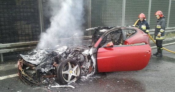 ferrari-ff-catches-fire-in-poland-medium_1.jpg, 66 KB
