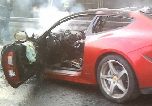 ferrari-ff-catches-fire-in-poland-medium_5.jpg, 43 KB