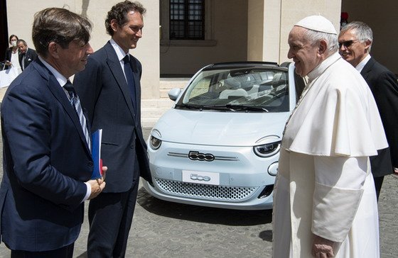 fiat 500e papa.jpg, 72 KB