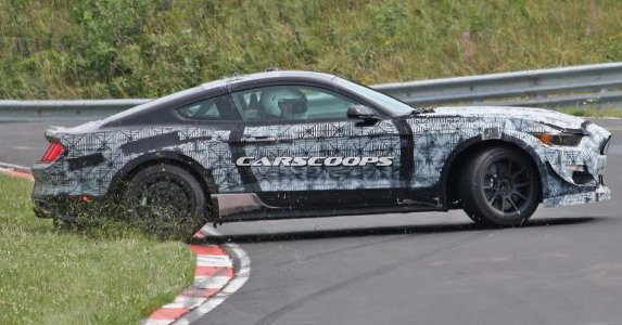 ford mustang-umalo-izleteo-sa-staze.jpg, 62 KB