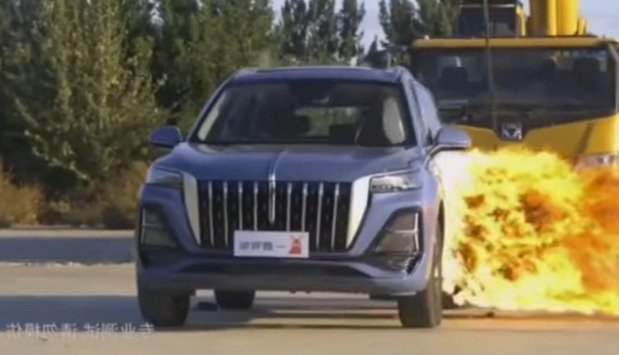 hongqi crash.jpg, 47 KB