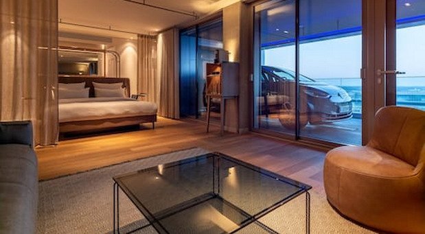 hotel auto 1.jpg, 59 KB