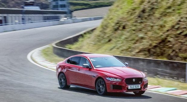 jaguar xe 300.jpg, 62 KB