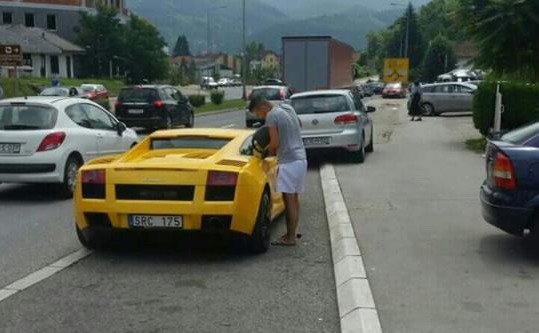 lambo bl 1.jpg, 48 KB