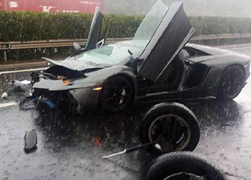 lambo crash 720k.jpg, 54 KB