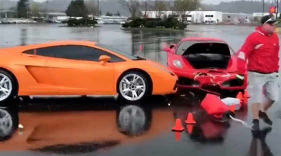 lambo ferrari.jpg, 44 KB