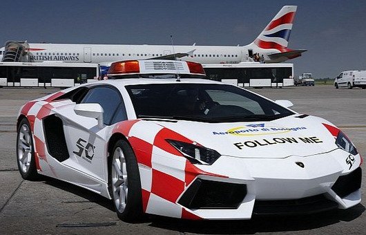 lamborghini aventador airport.jpg, 63 KB