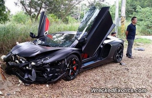 lamborghini drvo 1.jpg, 98 KB