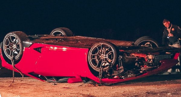 lamborghini na krovu.jpg, 62 KB