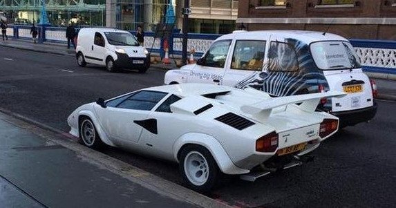 lamborghini parking.jpg, 61 KB